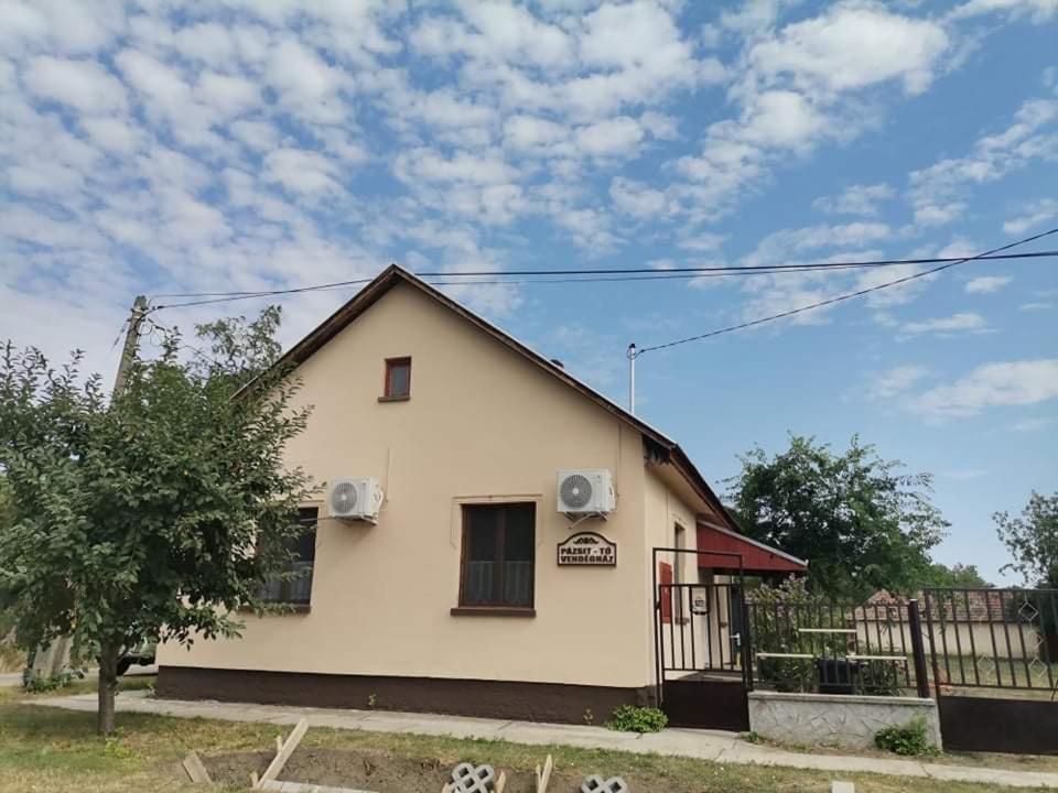 Pazsit-To Vendeghaz Apartment Bekesszentandras Ngoại thất bức ảnh